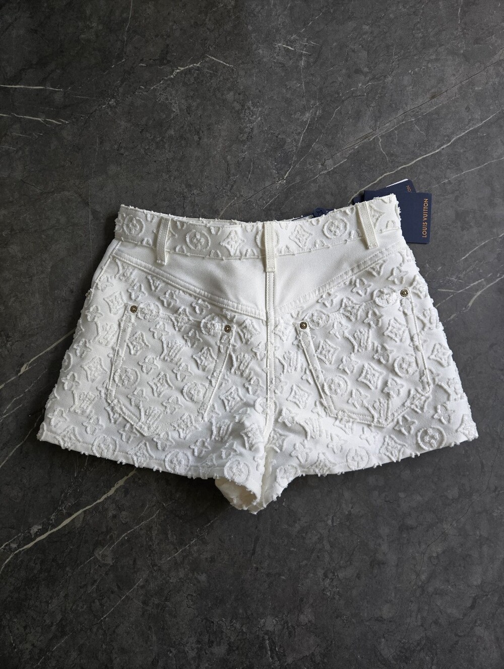 { Louis Vuitton } Shorts - Picture 5 of 6